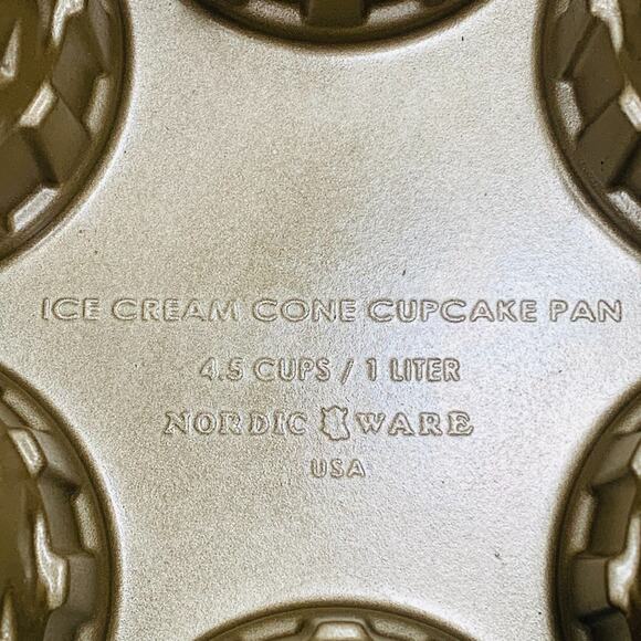 WILLIAMS-SONOMA Nordic Ware Ice Cream Cone Cupcake Pan 4.5 Cups Gold USA EUC - Picture 8 of 8